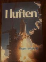 I LUFTEN. Flygets &aring;rsbok 82