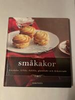 Sm&aring;kakor : klassiska, fyllda, dubbla, glaserade och dekorerade