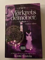 M&ouml;rkrets demoner. Bok 1, Ondskan vaknar