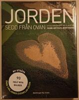 Jorden sedd fr&aring;n ovan: ett flygportr&auml;tt av planeten