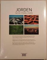 Jorden sedd fr&aring;n ovan: ett flygportr&auml;tt av planeten