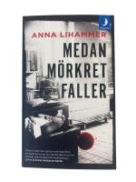 Medan m&ouml;rkret faller