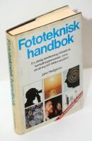 Fototeknisk handbok : en utf&ouml;rlig handledning i fototeknik, framkallningsprocesser, val av utrustning och bildkomposition