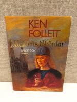 Sv&auml;rdet och spiran : [roman] ( NR1)