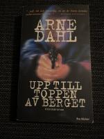 Upp till toppen av berget : kriminalroman
