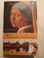 Flicka med p&auml;rl&ouml;rh&auml;nge