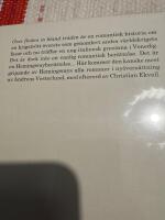 &Ouml;ver floden in bland tr&auml;den