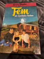 Fem p&aring; mystiska heden
