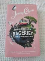 Sommar i det lilla bageriet p&aring; strandpromenaden