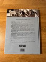 Stora boken om att skaffa och leva med hund : modern tr&auml;ning, beteende och psykologi