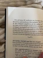 Lev livet fullt ut i praktiken : meditationer, övningar och principer för ett frigjort liv