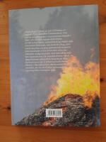 V&auml;stmanland i l&aring;gor : en reportagebok om n&aring;gra dagar i slutet av juli och b&ouml;rjan av augusti 2014 - dagar som f&ouml;r alltid skall st&aring; i glasklart minne hos v&auml;stmanl&auml;nningarna