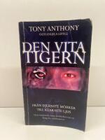 Den vita tigern : fr&aring;n djupaste m&ouml;rker till klaraste ljus : den enast&aring;ende sanna ber&auml;ttelsen om en kung fu-v&auml;rldsm&auml;stare