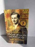 "Det st&aring;r ett rum h&auml;r och v&auml;ntar p&aring; dig ..." : ber&auml;ttelsen om Raoul Wallenberg