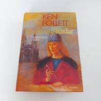 Sv&auml;rdet och spiran : [roman]