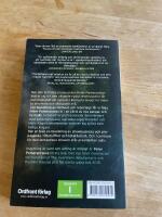 Ingenting &auml;r sant och allting &auml;r m&ouml;jligt : det nya Rysslands surrealistiska sj&auml;l