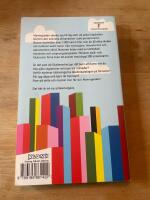 Namnguiden : 3365 namn fr&aring;n v&auml;rldens alla h&ouml;rn