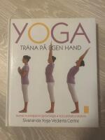 Yoga - tr&auml;na p&aring; egen hand : [asanas, avslappnings&ouml;vningar, koncentrationsteknik]