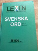 Svenska ord : Med uttal och f&ouml;rklaringar : 28500 ord
