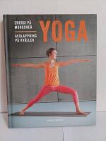 Yoga : energi p&aring; morgonen, avslappning p&aring; kv&auml;llen