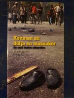 Konsten att d&ouml;lja en massaker : en resa bakom sidenrid&aring;n