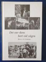 Det var dans bort vid v&auml;gen.