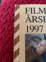 Film&aring;rsboken : samtliga filmer som premi&auml;rvisades p&aring; biograf och tv