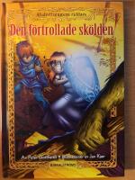Den f&ouml;rtrollade sk&ouml;lden (Alvdrottningens riddare Del 3)