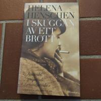 I skuggan av ett brott