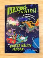 Rymdpiloterna och svarta h&aring;lets f&aring;ngar