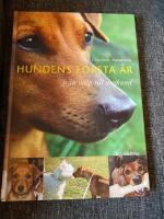 Hundens f&ouml;rsta &aring;r : fr&aring;n valp till unghund