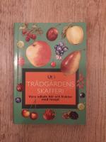 Ut i tr&auml;dg&aring;rdens skafferi : v&aring;ra odlade b&auml;r och frukter med recep