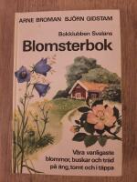 Bokklubben Svalans blomsterbok : v&aring;ra vanligaste blommor, buskar och tr&auml;d p&aring; &auml;ng, tomt och i t&auml;ppa