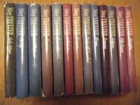 13 b&ouml;cker av Stieg Trenter. 1944 - 1966.  Sj&ouml;jungfrun / Tolfte knappen / Guldg&aring;sen / Dv&auml;rgarna /  Skuggan / Dockan till Samarkand / Springaren / Kalla handen / Tiga &auml;r silver / Ristat i sten / Lek, lilla Louise! / Eld i h&aring;g / Farlig f&aring;f&auml;nga