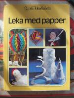 Leka med papper