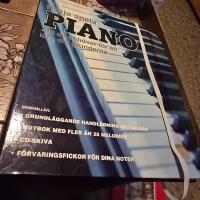 B&ouml;rja spela piano : allt du beh&ouml;ver f&ouml;r att l&auml;ra dig grunderna