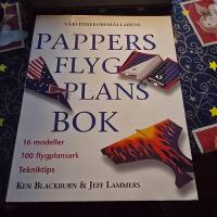 V&auml;rldsrekordh&aring;llarens pappersflygplansbok : [16 modeller, 100 flygplansark, tekniktips]