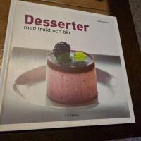 Desserter med frukt och b&auml;r