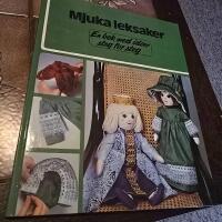 Mjuka leksaker : En bok med id&eacute;er steg f&ouml;r steg