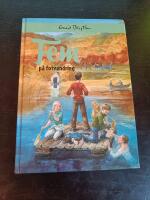 Fem p&aring; fotvandring