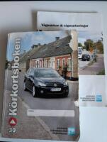 K&ouml;rkortsboken + h&auml;fte med v&auml;gm&auml;rken och v&auml;gmarkeringar