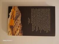 Stenar mot en hornuggla