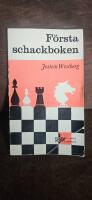 F&ouml;rsta schackboken : regler och allm&auml;nna r&aring;d : spel&ouml;ppning, mittspel och slutspel : v&auml;rldsm&auml;stare och belysande partier