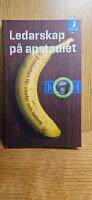 Ledarskap p&aring; apstadiet : evolution f&ouml;r chefer och ledare