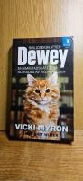 Bibliotekskatten Dewey : en sm&aring;stadskatt som &auml;lskades av hela v&auml;rlden
