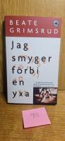 Jag smyger f&ouml;rbi en yxa