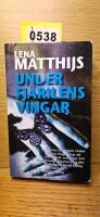 Under fj&auml;rilens vingar