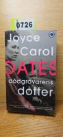 D&ouml;dgr&auml;varens dotter - roman