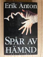 Sp&aring;r av h&auml;mnd : roman