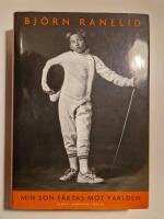 Min son f&auml;ktas mot v&auml;rlden